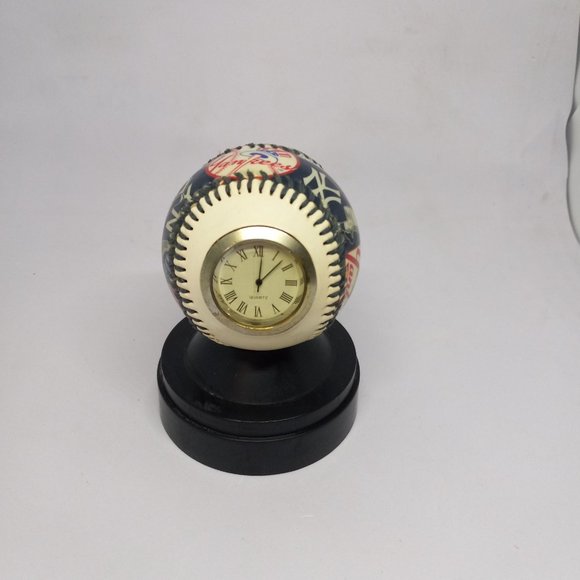 MLB  New York Yankees Memorabilia Set - Stadium Replica - Clock - Miniatures - Picture 5 of 9